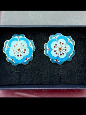 Vintage Metropolitan Museum of Art MMA Enamel Flower Clip Earrings Blue Floral